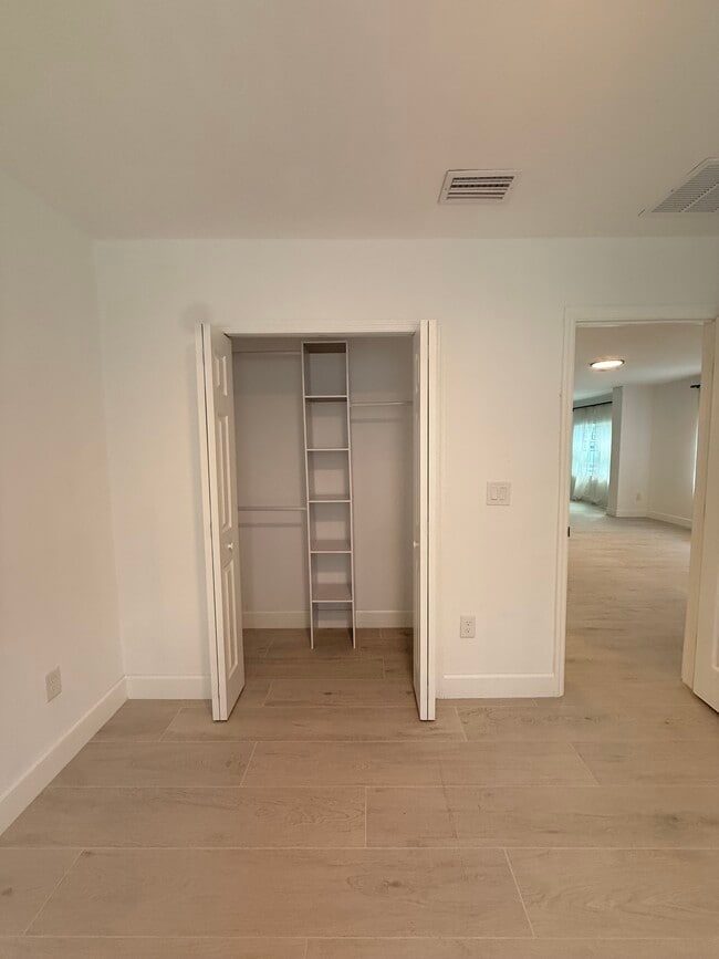 Building Photo - 4724 W Tambay Ave