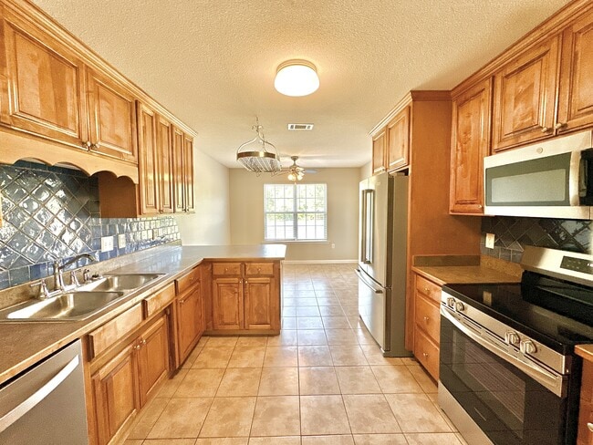 Building Photo - 5756 Emily Ln