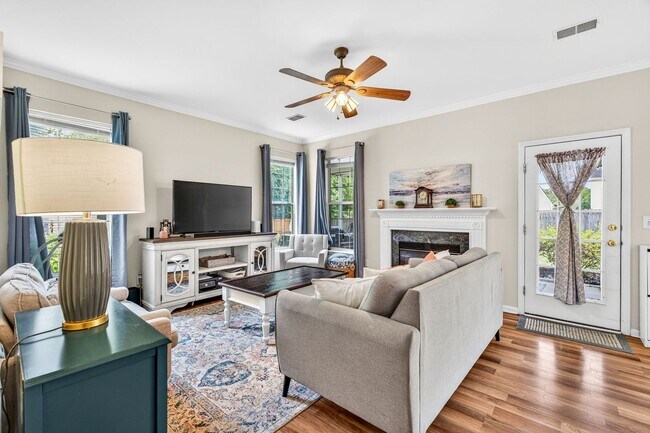 Building Photo - Spacious Living in the Heart of Whitehall