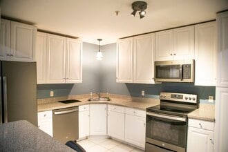 Building Photo - 8915 Bergenwood Ave