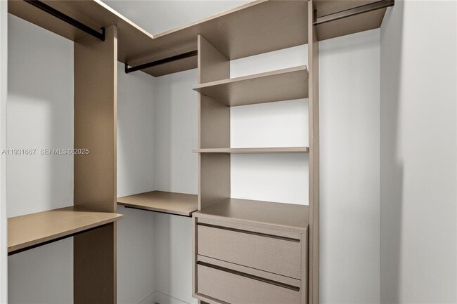 Building Photo - 11 NE 6th St