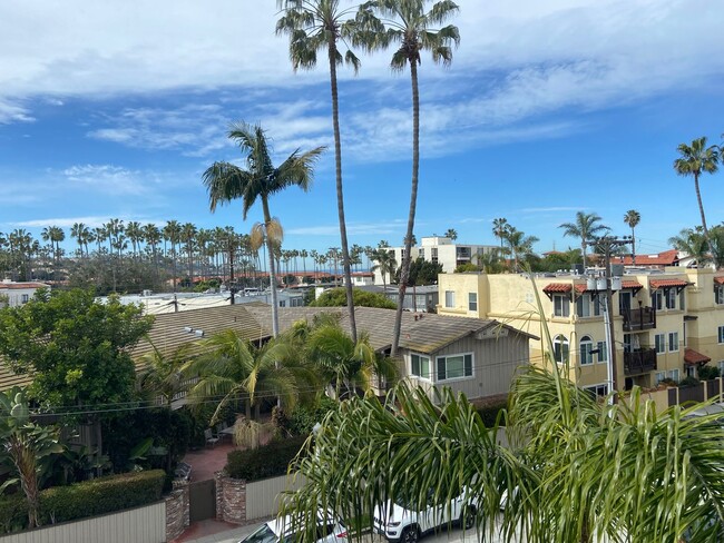 Building Photo - 2 Bed, 2 Bath Fully Furnished La Jolla Sho...