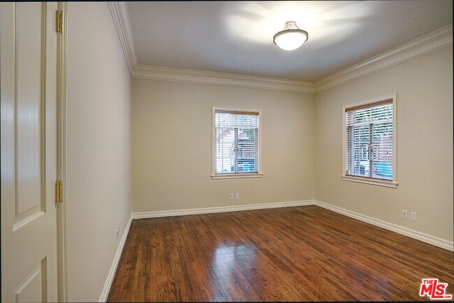 Building Photo - 149 S Rodeo Dr