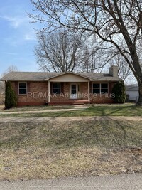 Building Photo - 3006 S Woodland Dr