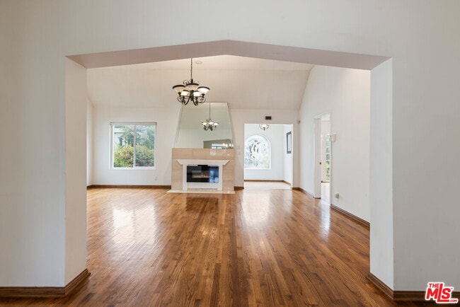 Building Photo - 459 S Bundy Dr