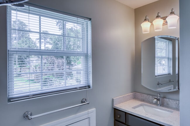 Building Photo - 9 Morningside Dr