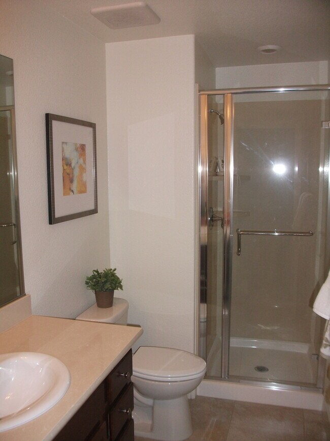 Building Photo - New Townhouse 3 bed 3.5 bath In South San ...