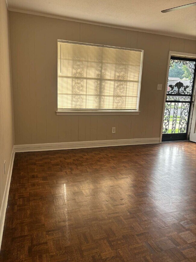 Building Photo - 3775 Ashburn St