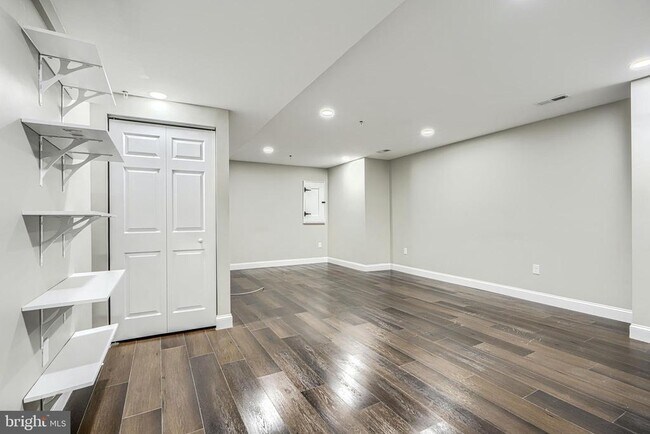 Building Photo - 601 Long Wall Dr