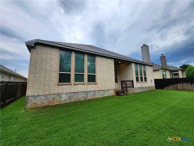 Building Photo - 1113 Carriage Loop
