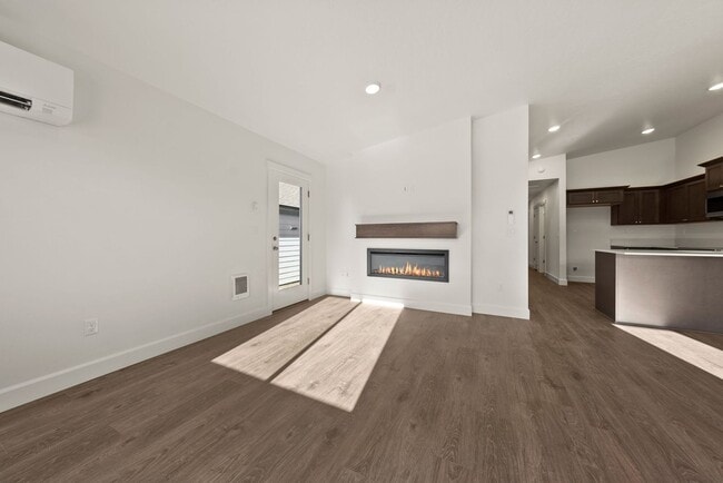 Building Photo - 50% OFF!!! Modern 3 Bed/2 Bath Single-Level Home with Open Living - Redmond