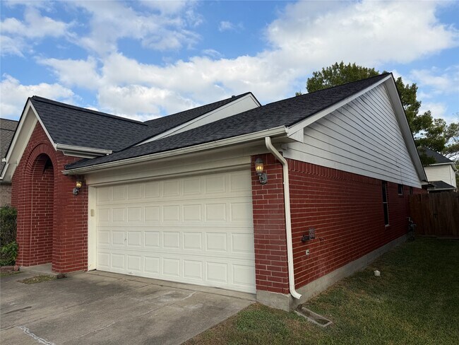 Building Photo - 6310 Pago Ln