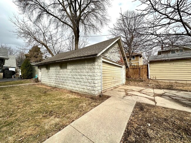 Building Photo - 314 S 2nd Ave