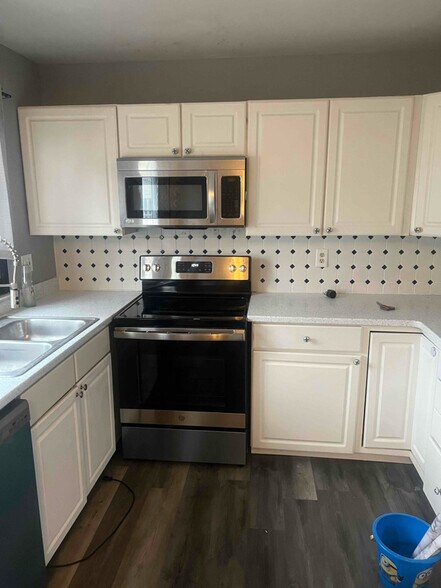 Building Photo - 1811 Hanover Ln