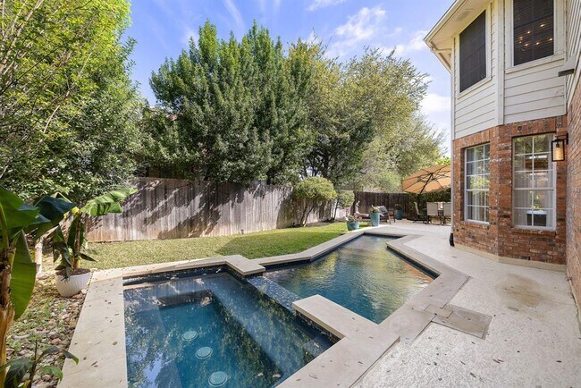 Building Photo - 2114 Hilton Head Dr