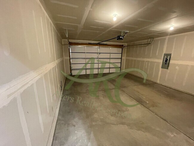 Building Photo - 968-970 S Coral Pl
