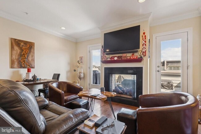 Building Photo - 724 Sentry Square