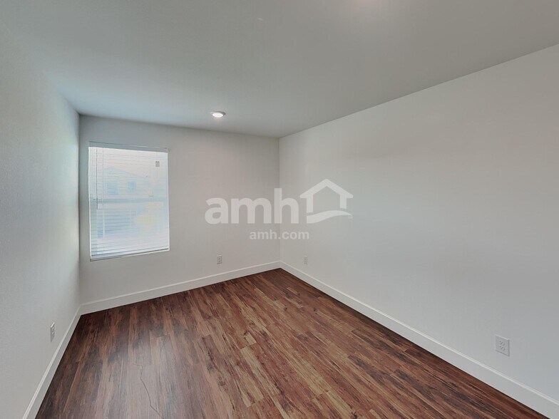 Building Photo - 296 Yasmin Daylily Pl