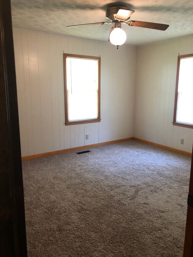 Building Photo - 880 Locke Dr