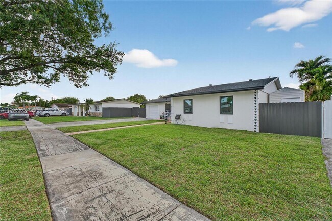 Building Photo - Southwest 74th Street, Miami, FL 33183 - 3 BR 2 BA single-family home