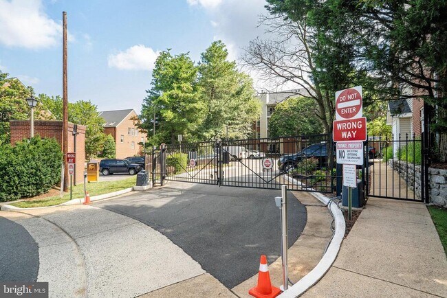 Building Photo - 3315 Wyndham Cir