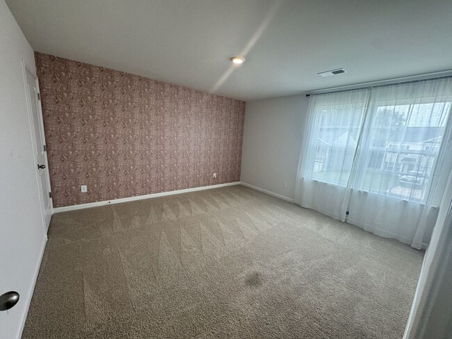 Building Photo - ***** $200 OFF FIRST MONTH RENT *****