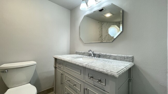 Building Photo - Spacious 2-Bedroom in Jupiter with 2.5 Baths!