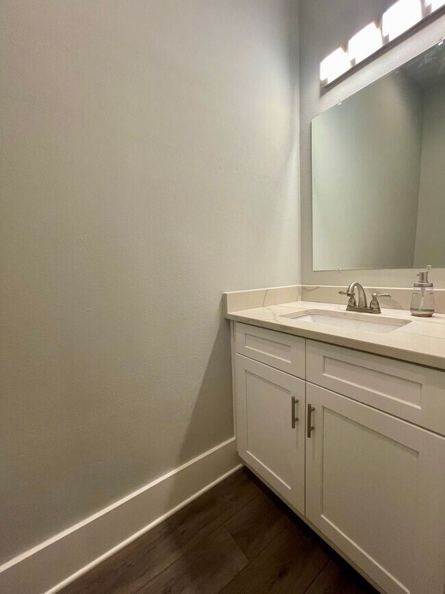 Building Photo - **MOVE IN SPECIAL-$500 OFF 1ST MONTH’S REN...