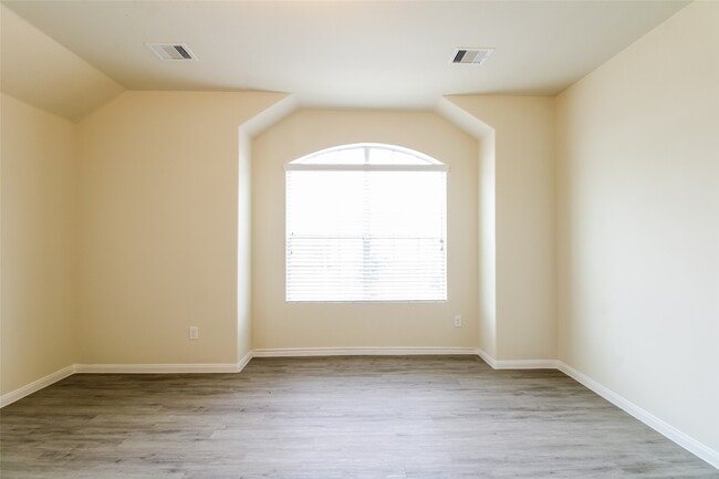 Building Photo - 9 Lavida Ct