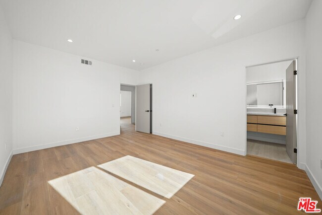 Building Photo - 13692 Erwin St