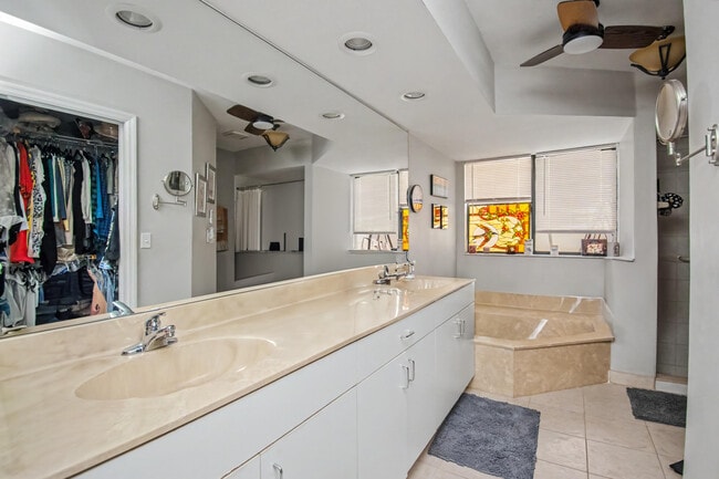 Building Photo - 7678 Solimar Cir