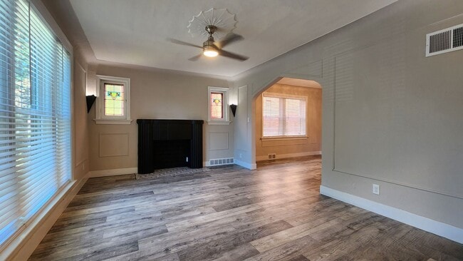 Building Photo - 4632 Locke Ave