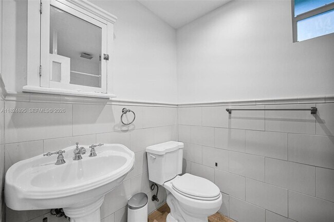 Building Photo - 150 NE 50th St