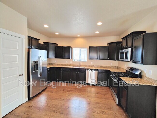 Building Photo - 2562 Ellingwood Dr