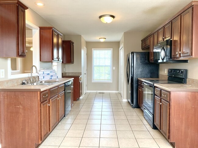 Building Photo - Flagstone Drive