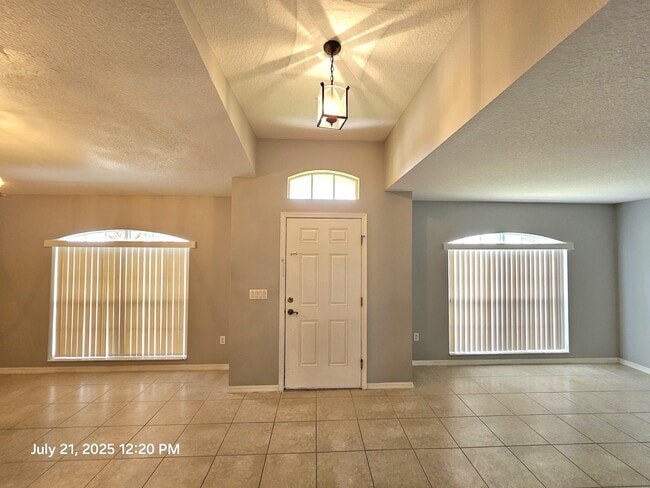 Building Photo - 2182 SW Idaho Ln
