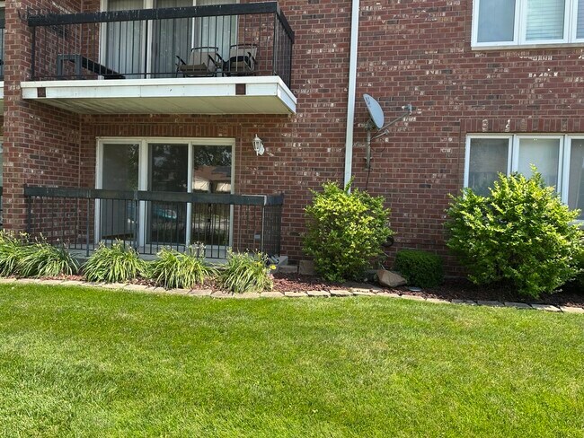 Building Photo - 9529 Minnick Ave