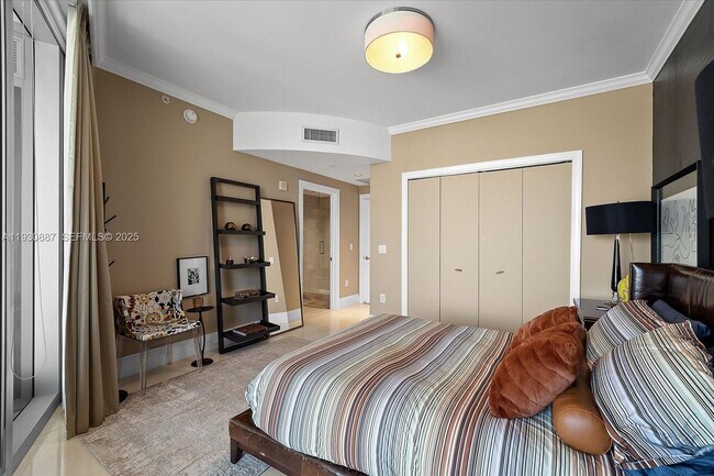 Building Photo - 17121 Collins Ave