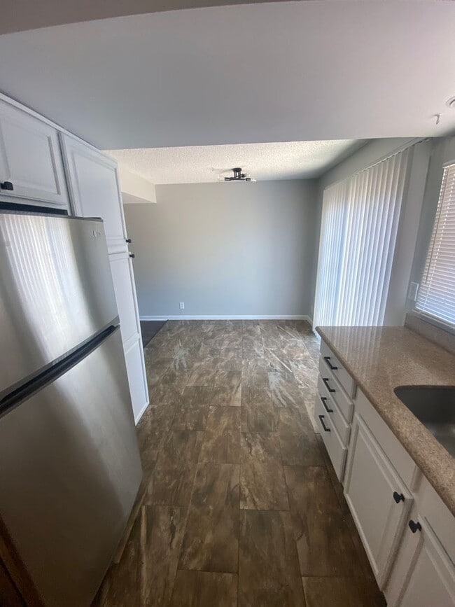 Building Photo - Renovated 3 bed, 2.5 bath Townhome in Aurora