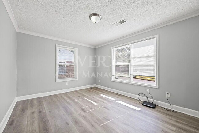 Building Photo - A Must SEE 4-Bedroom / 2-Full Bathroom!!!!...