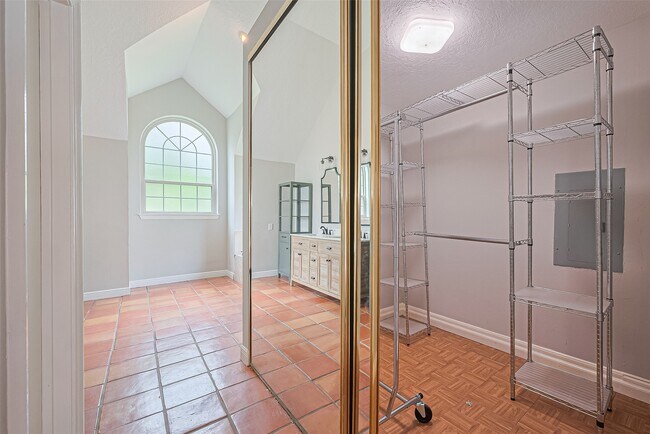 Building Photo - 3406 Mesquite Dr