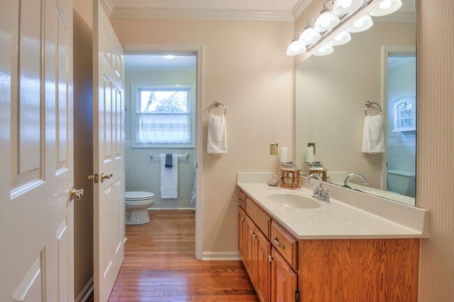 Building Photo - 4 BR 2/2 BA Large Fenced in Back Yard! Chef's Kitchen! Upstairs Bonus Room! 2 Car Garage