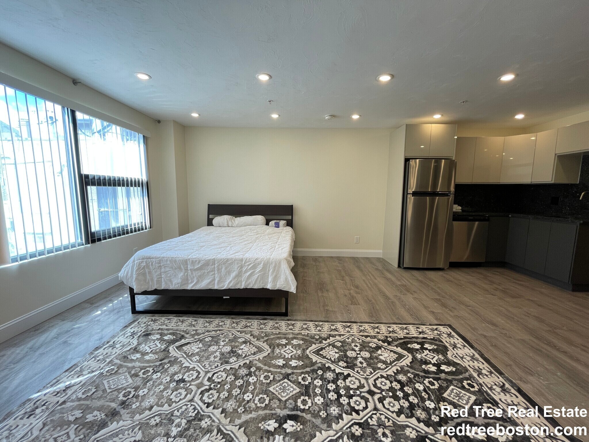 Building Photo - 1028a Commonwealth Ave