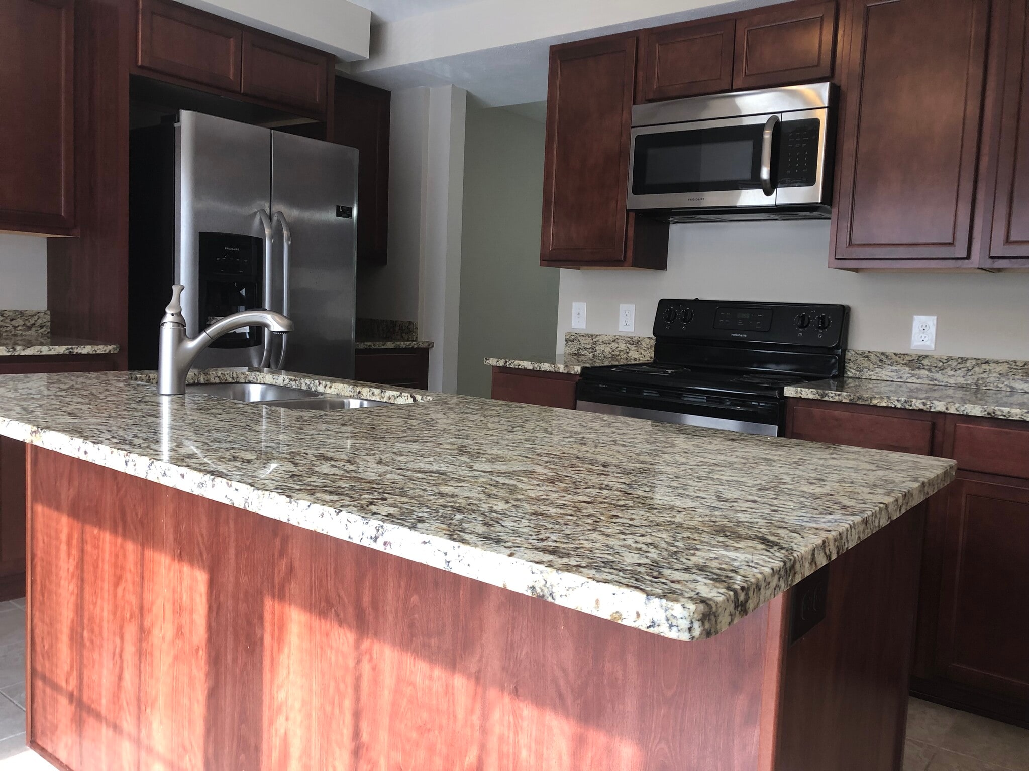 Building Photo - 1925 E 86th St