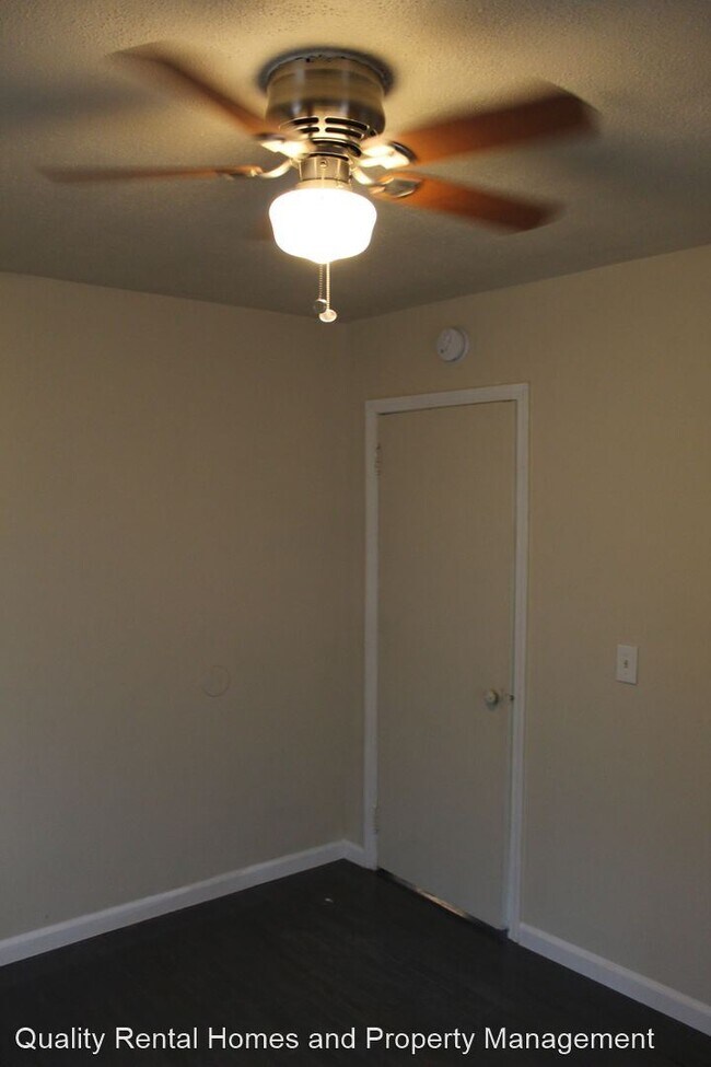 Building Photo - 2 br, 1 bath House - 1230 E Hemphill Rd