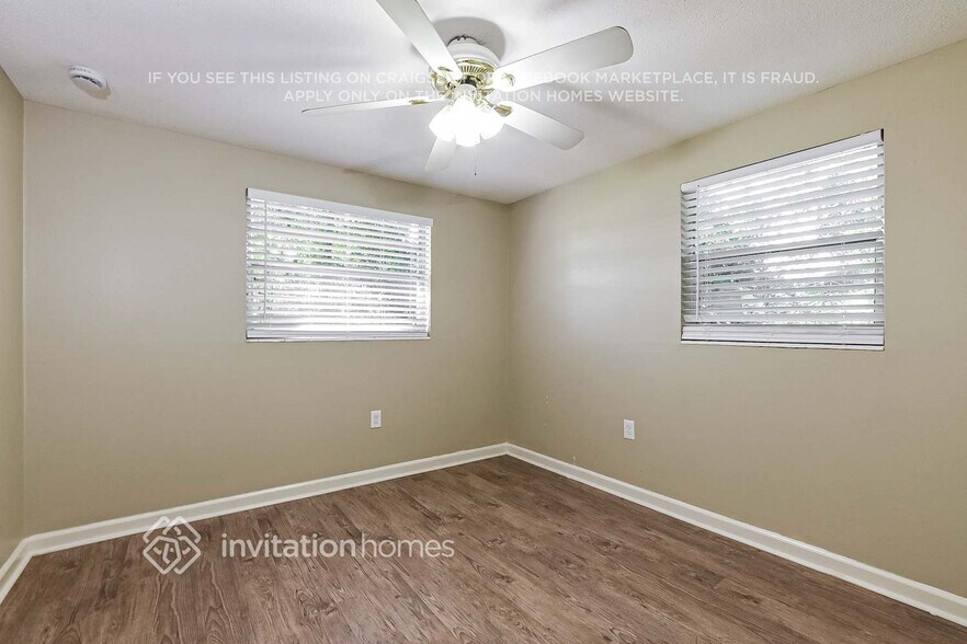 Building Photo - 2231 Camellia Dr