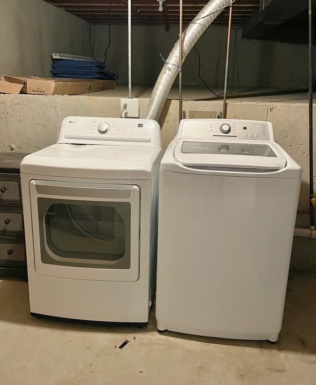 Building Photo - 1814 Van Dyke Ln