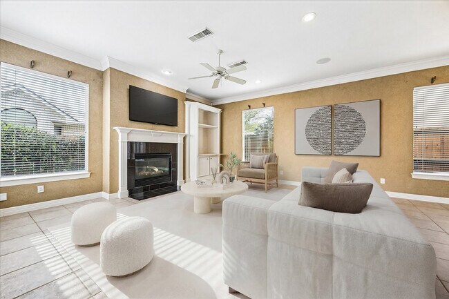 Building Photo - 1119 Gardencrest Ln