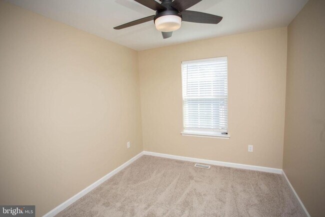 Building Photo - 239 Macoun Way