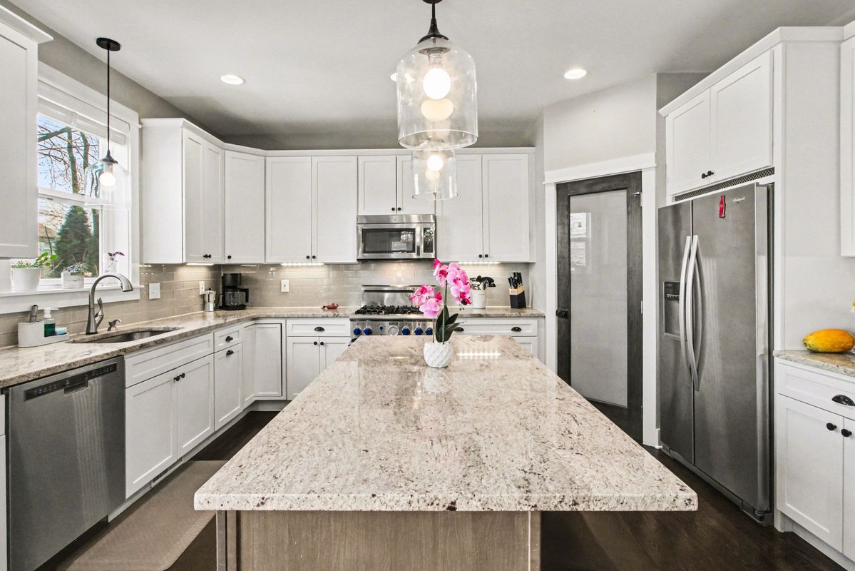 Building Photo - 3906 Hillside Dr